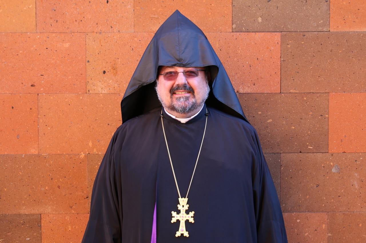 Հայր Սասուն Ծ. Վ. Զմրուխտեան