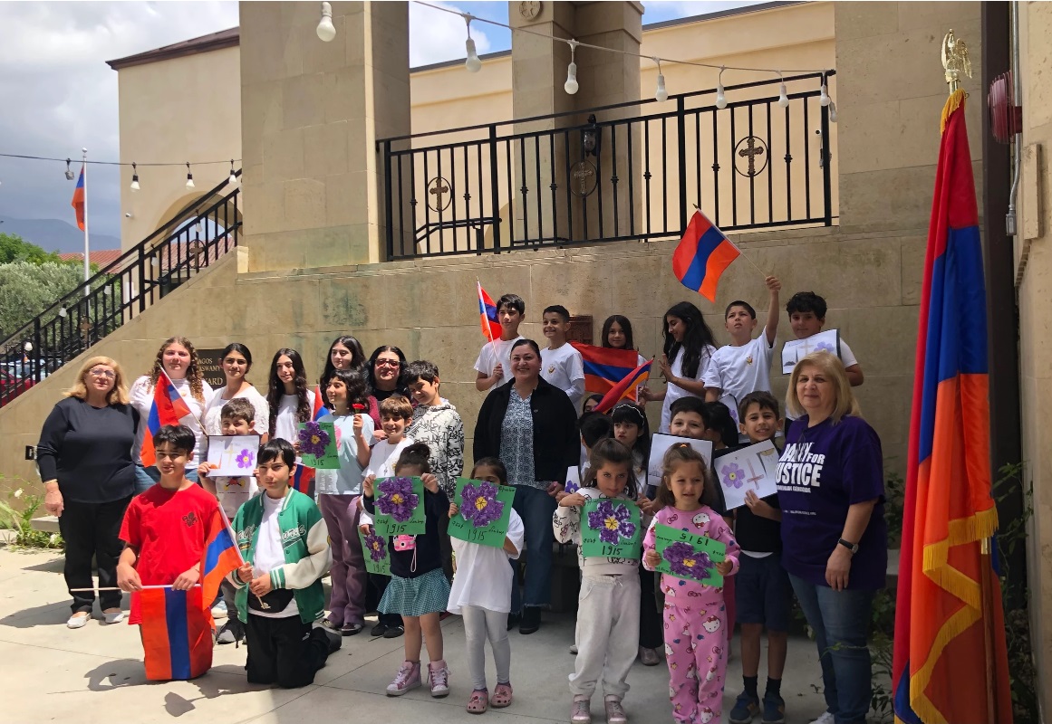 «Փեթակ» Շաբաթօրեայ Դպրոցի Աշակերտները Ոգեկոչեցին Հայոց Ցեղասպանութեան 111-րդ Տարելիցը