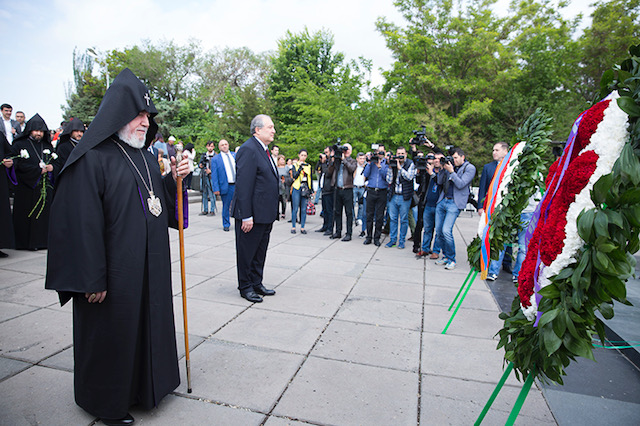 Ամենայն Հայոց Կաթողիկոսն այցելեց «Յաղթանակ» զբոսայգու յուշահամալիր