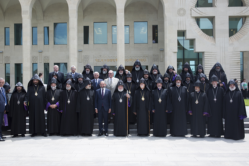 Հայաստանի Հանրապետութեան վարչապետն այցելեց Մայր Աթոռ Սուրբ Էջմիածին