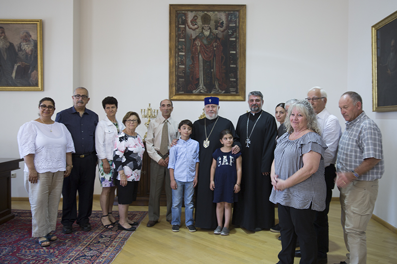 Ամենայն Հայոց Կաթողիկոսն ընդունեց ԱՄՆ Հայոց Արևմտյան թեմի ուխտավորներին - Catholicos of All Armenians Welcomes Pilgrims of St. Sarkis Armenian Church of Santa Clarita