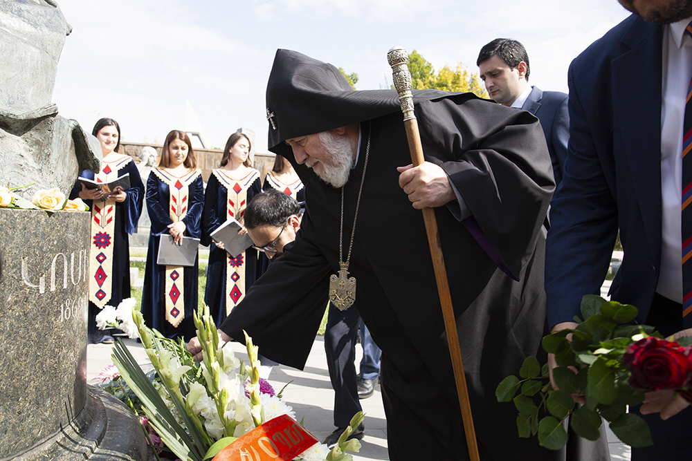 Ամենայն Հայոց Կաթողիկոսը մասնակցեց Կոմիտասի 150-ամեակին նուիրուած միջոցառումների շարքի բացմանը