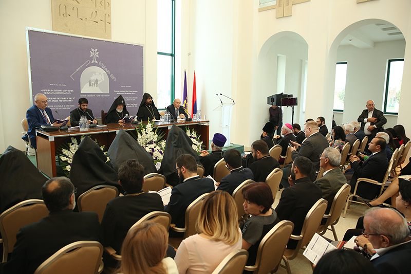 Մայր Աթոռում սկսուեց «Եկեղեցին եւ ընտանիքը 21-րդ դարում. արժէքներ եւ մարտահրաւէրներ» միջազգային համաժողովը