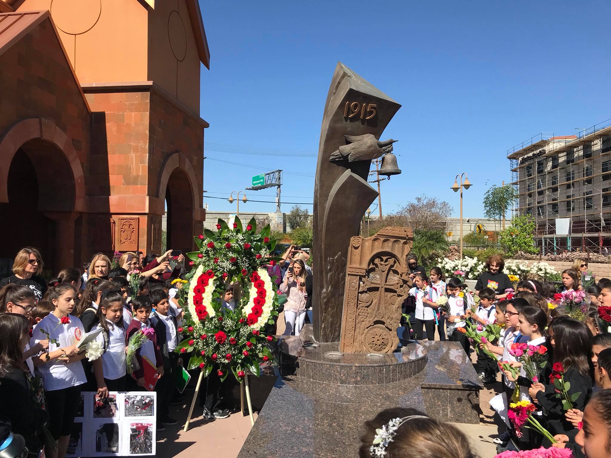 ՊԱՏՄՈՒԹԵԱՆ ԲԱՌԱՐԱՆԻՆ ՄԷՋ ՀԱՅՈՒԹԻՒՆ ԿԸ ՆՇԱՆԱԿԷ ԼԻՆԵԼՈՒԹԻՒՆ