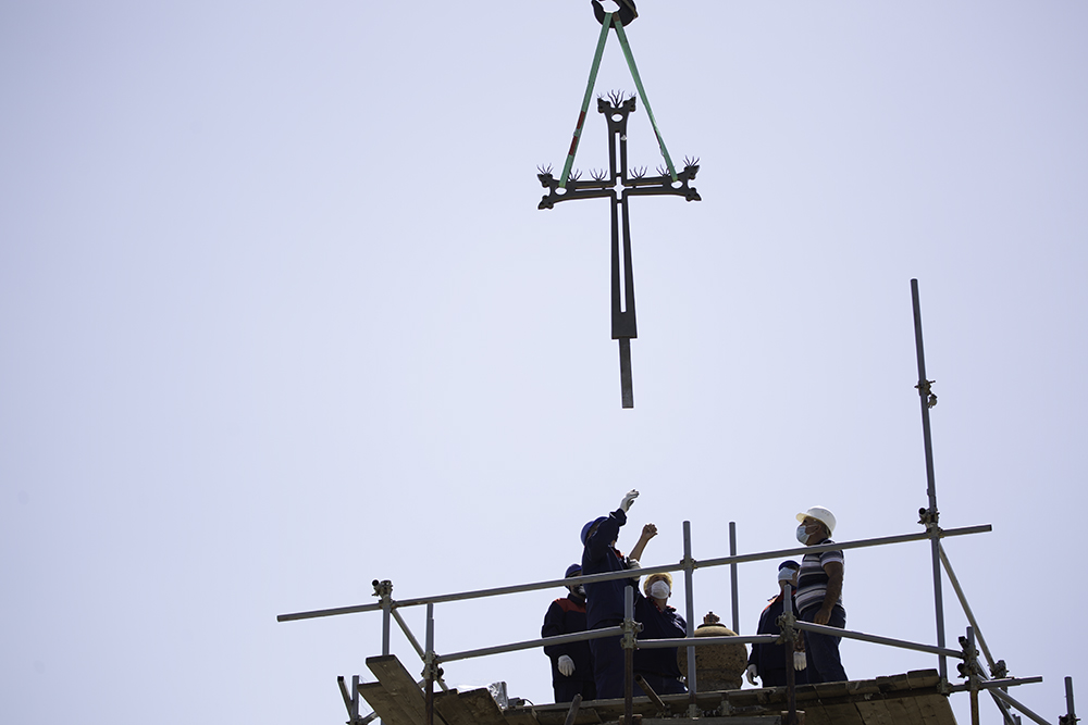 Կաթողիկէ Սուրբ Էջմիածնի տօնին օծուեց եւ վերատեղադրուեց Մայր տաճարի գմբէթի խաչը