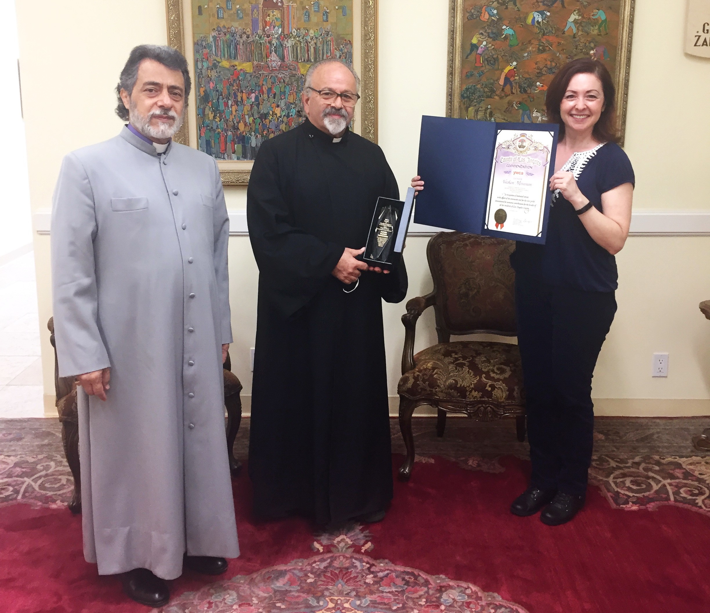 YWCA Purple Tie Award awarded to Fr. Vazken Movsesian 
