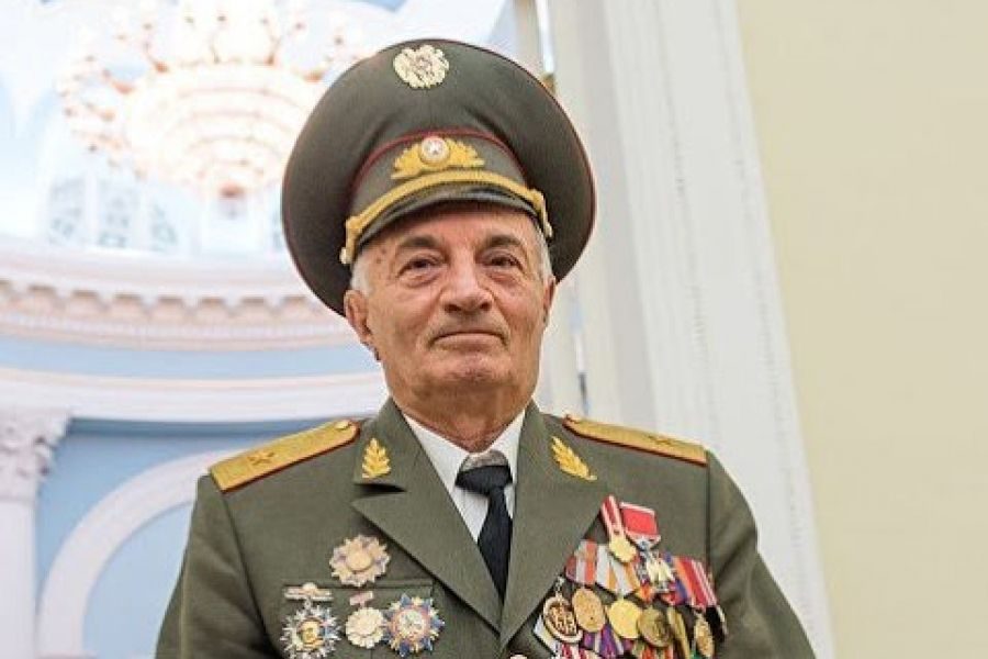 Ի ՅԻՇԱՏԱԿ ԿՈՄԱՆԴՈՍԻ