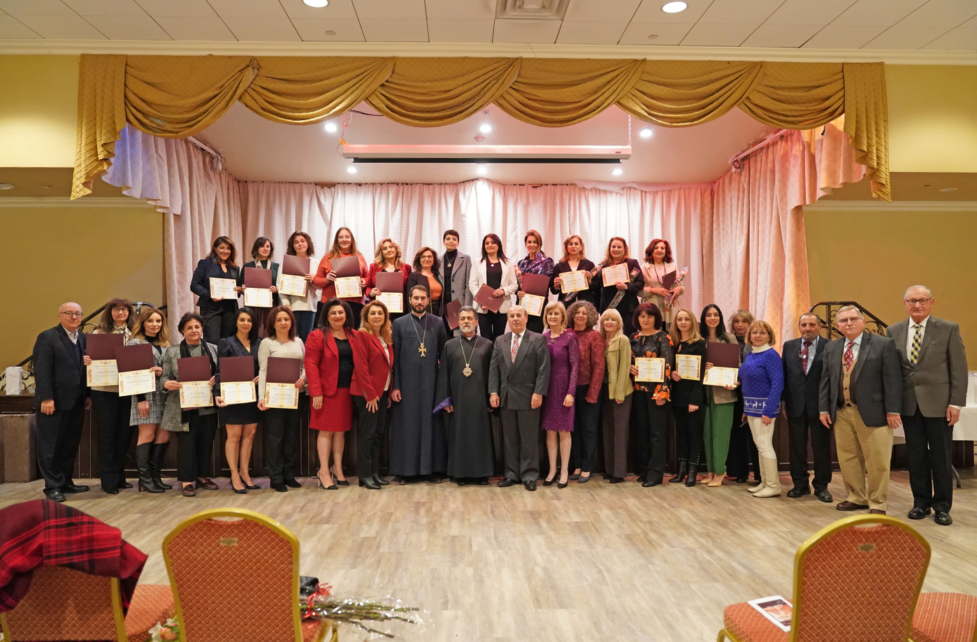 ՀԱՅ ՈՒՍՈՒՑԻՉԻ ԳՆԱՀԱՏԱՆՔԻ ԵՐԵԿՈՅ Ձօնուած՝ սփիւռքահայ բանաստեղծ եւ ուսուցիչ Վահէ-Վահեանի