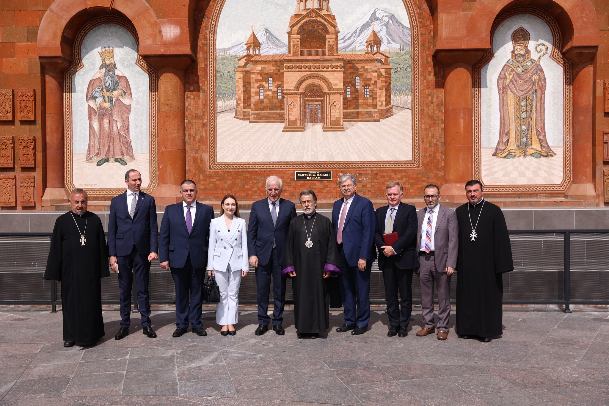 ՀԱՅԱՍՏԱՆԻ ՀԱՆՐԱՊԵՏՈՒԹԵԱՆ ՆԱԽԱԳԱՀԻ ՊԱՇՏՕՆԱԿԱՆ ԱՅՑԸ ԱՐԵՒՄՏԵԱՆ ԹԵՄԻ ԱՌԱՋՆՈՐԴՈՒԹԻՒՆ