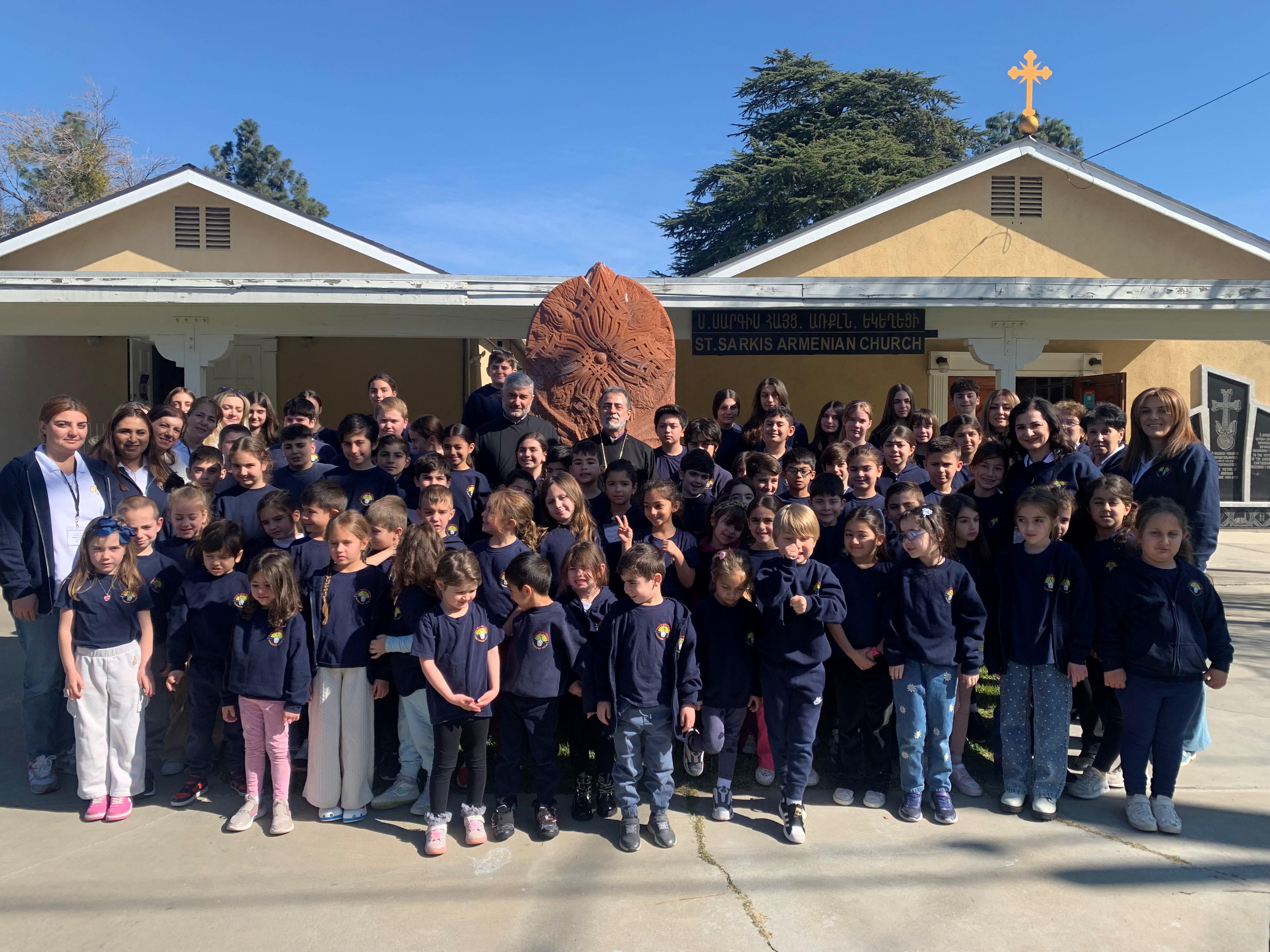 ԱՄՆ Արևմտյան թեմի առաջնորդի այցը Սանտա Կլարիտայի Ս․ Սարգիս եկեղեցու շաբաթօրյա դպրոց
