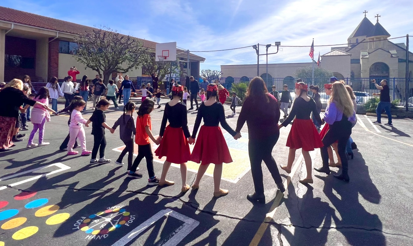 «Փեթակ» դպրոցը վառեց գարնան կրակը