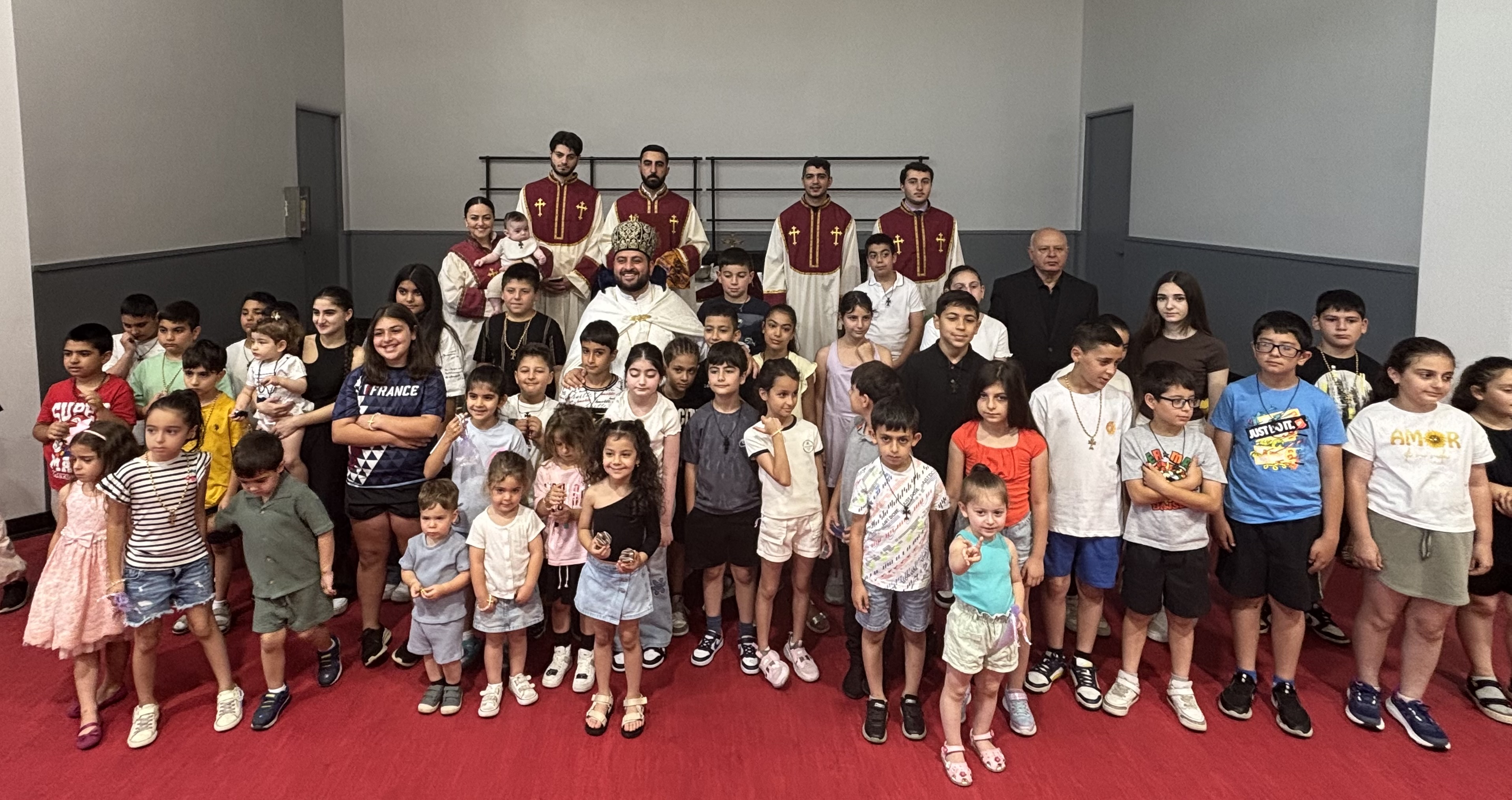 ՄԱՆՈՒԿՆԵՐԻ ՕՐՀՆՈՒԹԵԱՆ ԿԱՐԳ  ՆՈՐԴ ՀՈԼԻՎՈՒԴԻ ՀԱՅ ՀԱՄԱՅՆՔՈՒՄ 