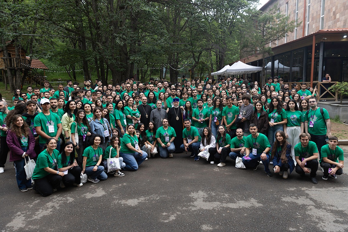 Ամենայն Հայոց Կաթողիկոսն իր օրհնությունը բաշխեց «Քրիստոնյա ընտանիքը հայ ինքնության խարիսխ» համահայկական ուխտագնացության մասնակիցներին